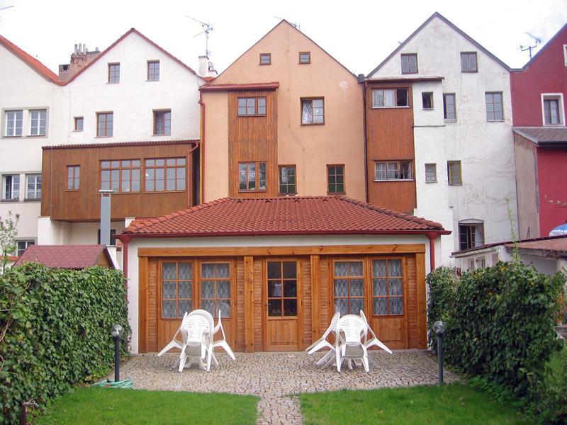 Penzion 102 Пардубице Екстериор снимка