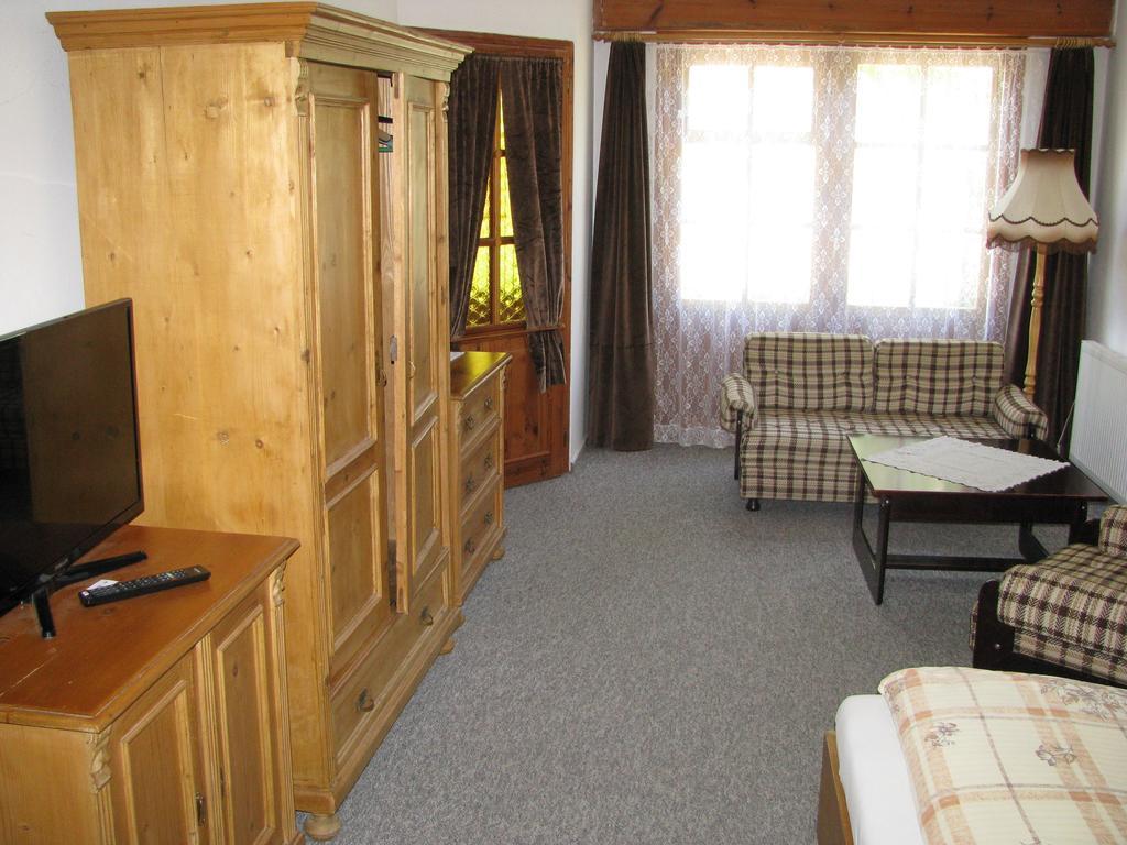 Penzion 102 Пардубице Екстериор снимка