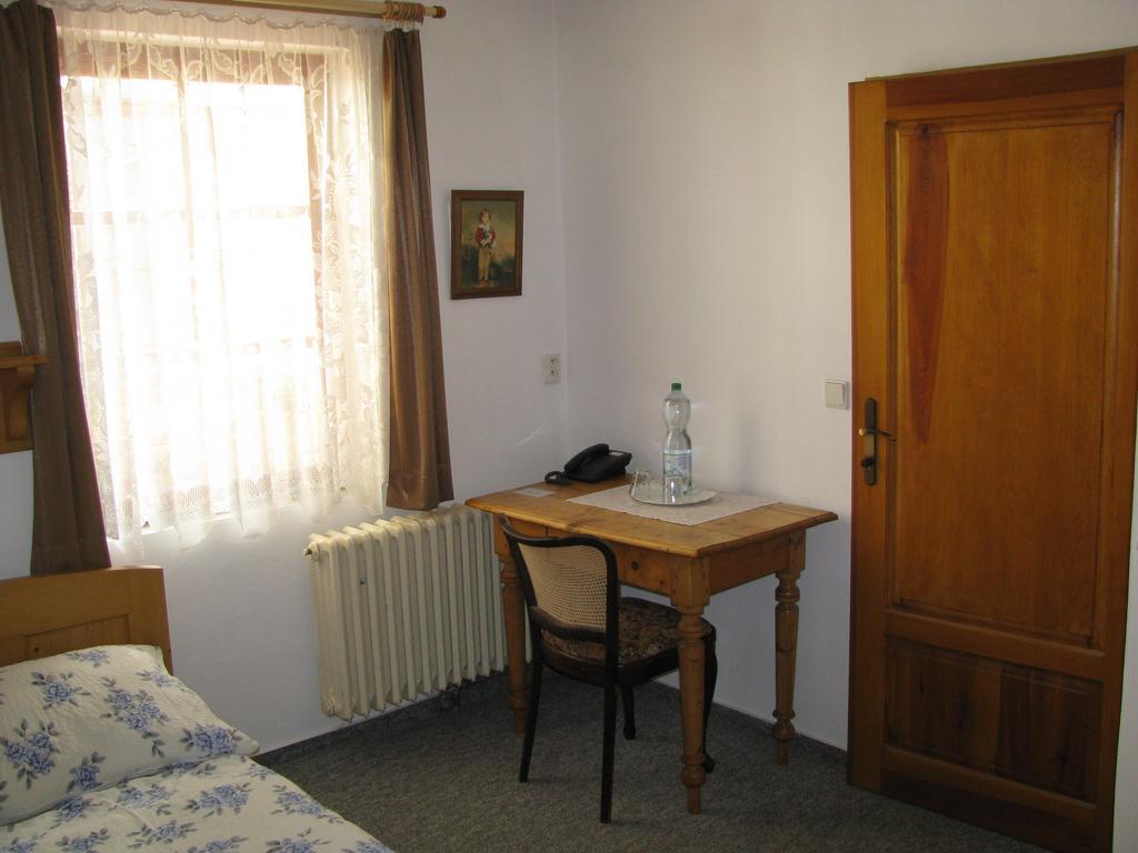 Penzion 102 Пардубице Екстериор снимка