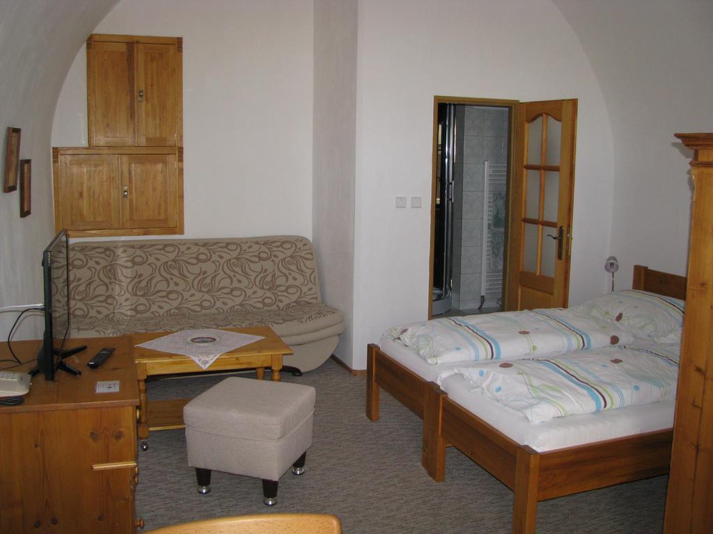 Penzion 102 Пардубице Екстериор снимка