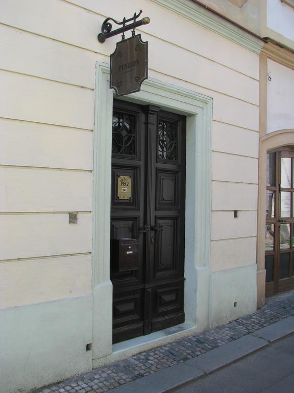 Penzion 102 Пардубице Екстериор снимка